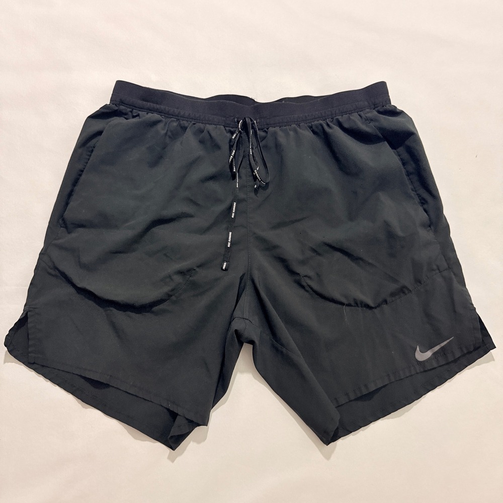Nike Running Shorts Mens M Black Reflective Swoosh Rear Zip Pocket Athletic